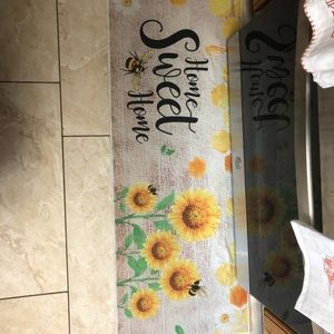 2 bee rugs